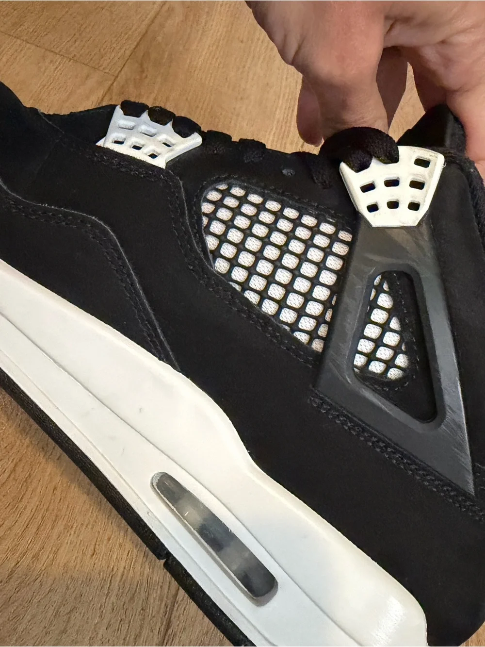 Men’s Jordan 4 Retro “White Thunder” Sneakers